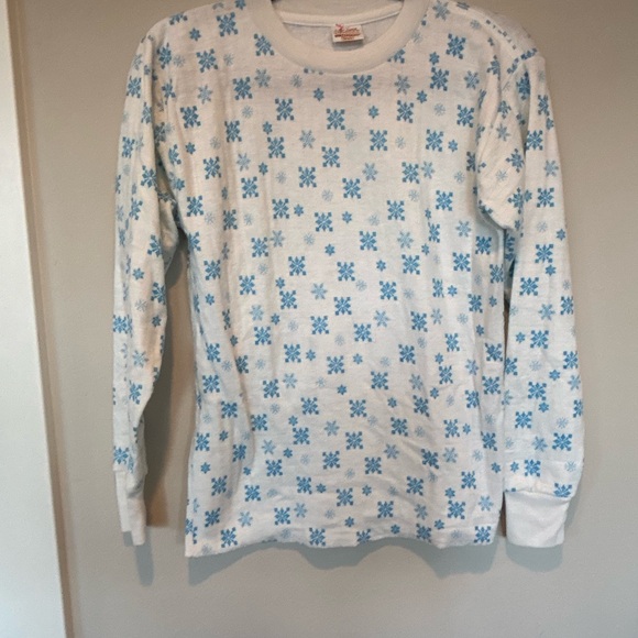 Sears Tops - Vntg Excellent Condition Sears White and Blue Patterned Long Sleeve Tee